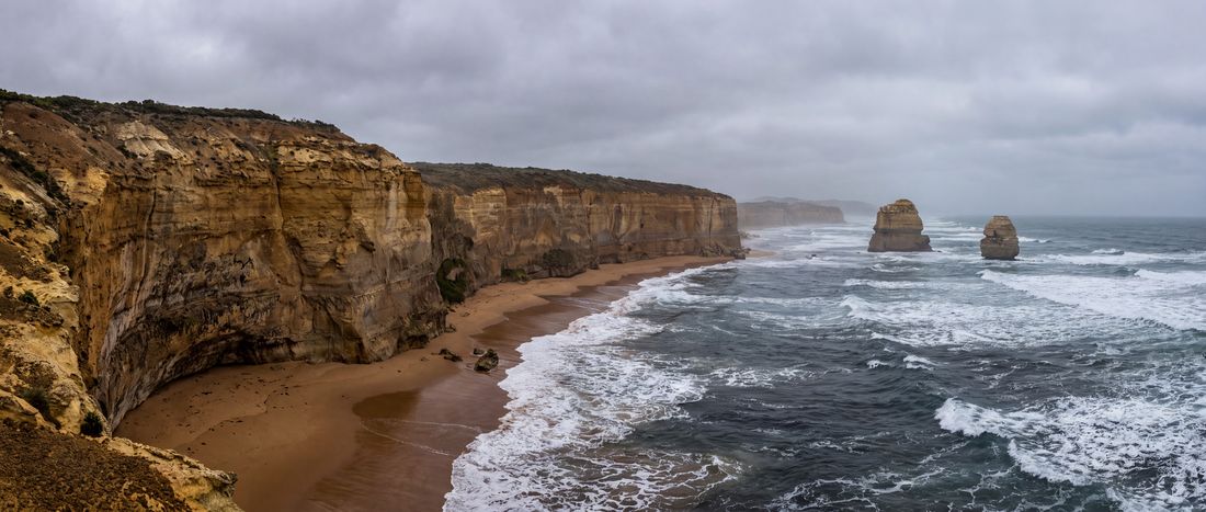 Wide view of Gibson Steps Beach, Port Campbell, Great Ocean Road, Victoria.