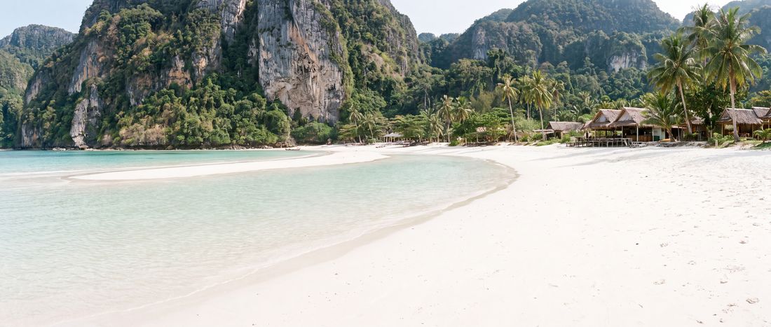Wide view of Loh Dalum Beach, Krabi.