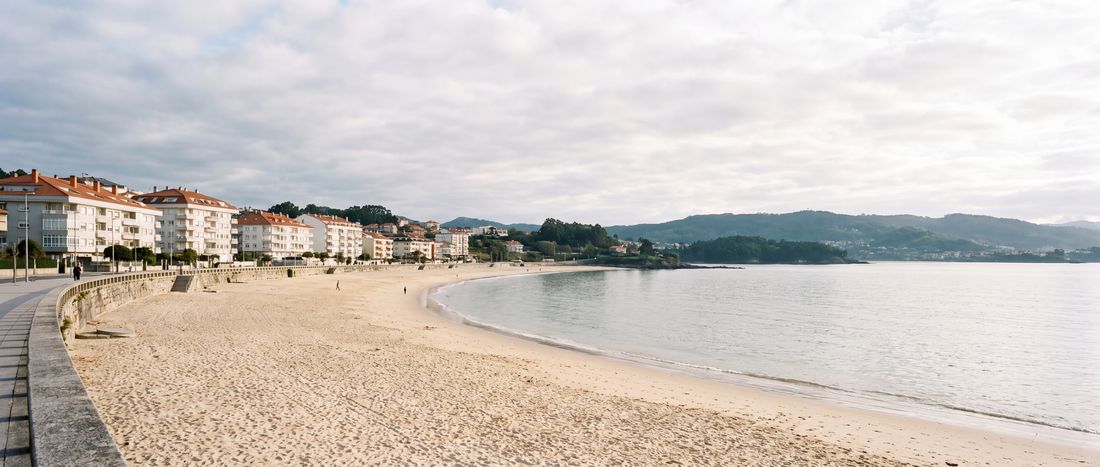 Wide view of Playa de Silgar, Sanxenxo, Galicia.