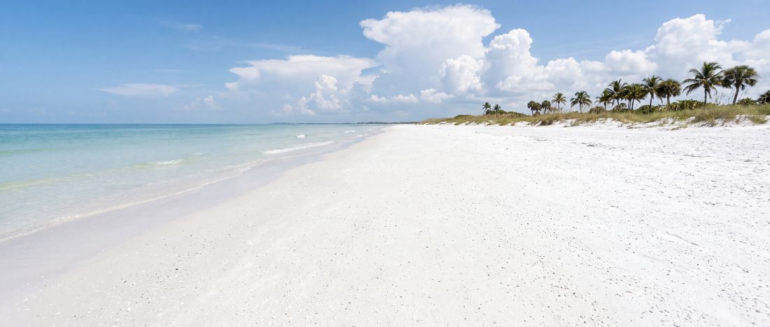 Wide view of Siesta Beach, Siesta Key, Florida.
