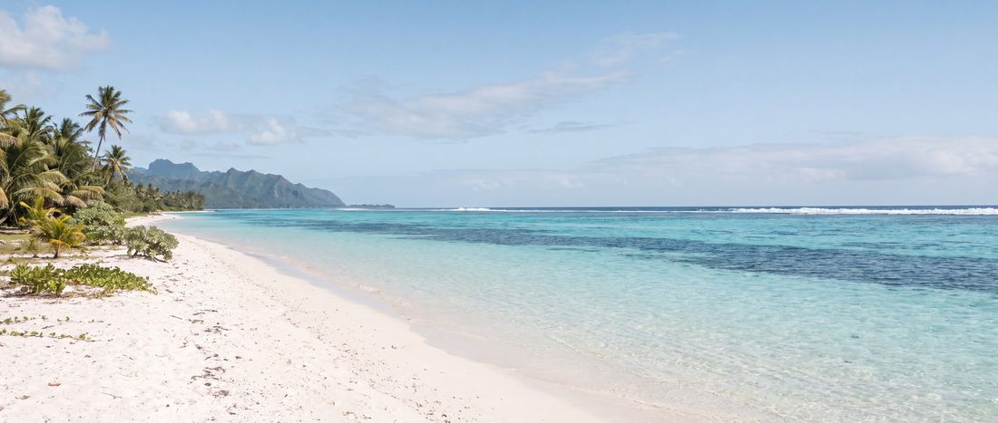 Wide view of Temae Beach, Windward Islands.