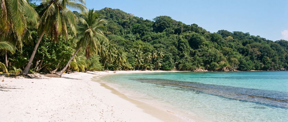 Wide view of West Bay Beach, Bay Islands Department.