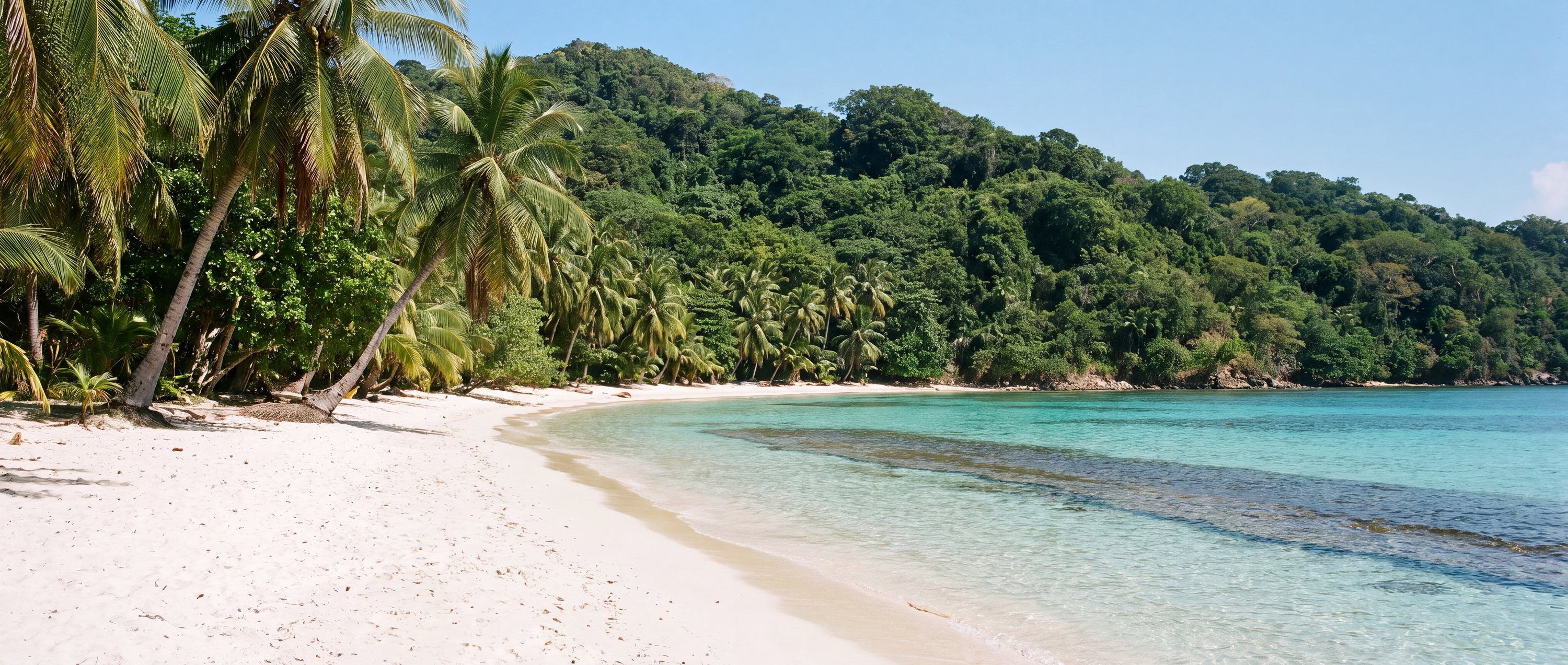 Wide view of West Bay Beach, Bay Islands Department.