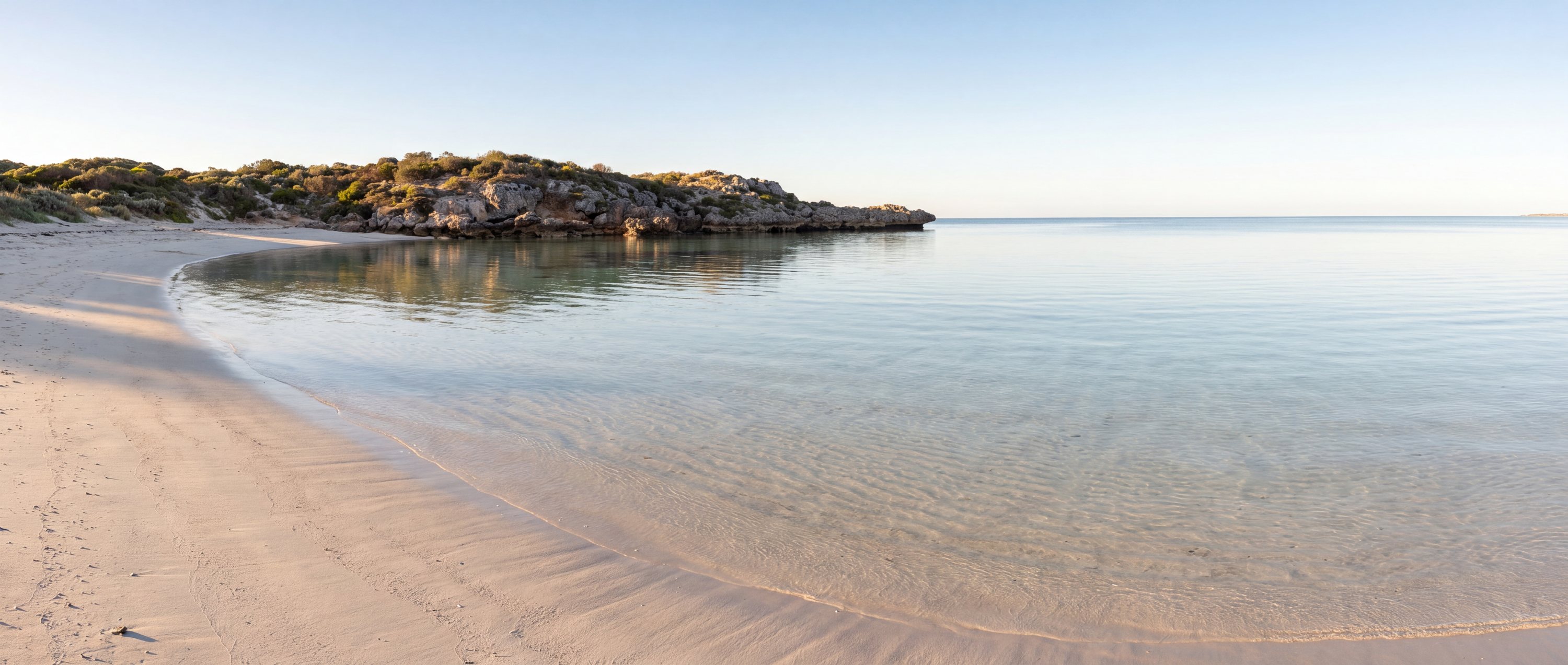 Beaches on enclosed seas